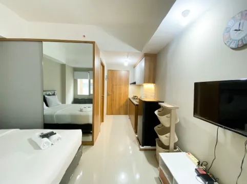 Minimalist Studio Room LRT City Jatibening Apartment