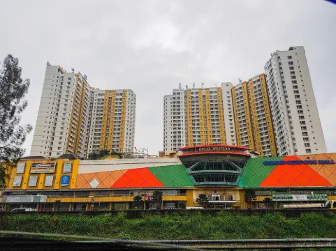 Comfort and Comfy 2Br at Great Western Resort Apartment