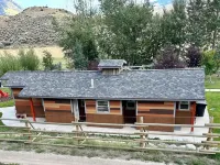 Yellowstone Tipis Hotels in Gardiner