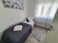 Kastel Novi Elegant and Stylish Apartment with Terrace and Patio Hôtels à : Kastel Stafilic