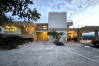 Villa Mirtylla Luxury Retreat w Pool, BBQ and Gym