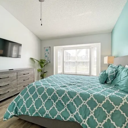 Lakeside Sunset 3 Bedroom by Redawning
