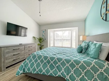 Lakeside Sunset 3 Bedroom by Redawning