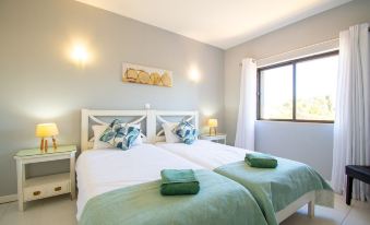 99B Hibiscus Monte Dourado