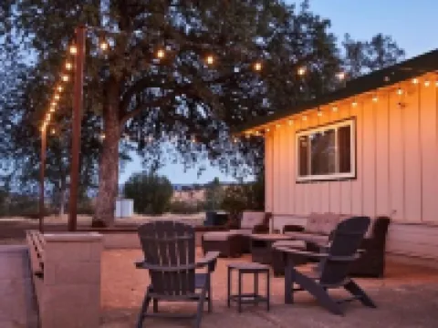 床與木桶石屋酒窖酒店 萊克縣酒店