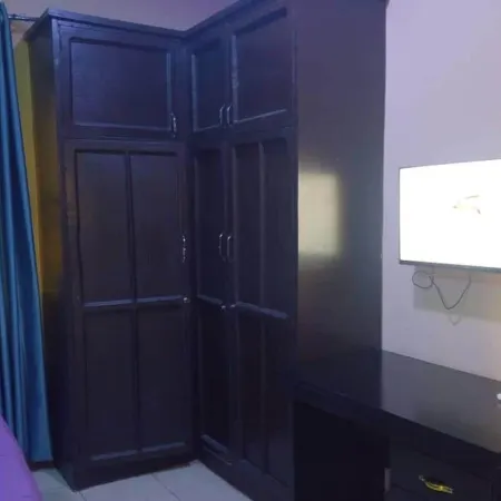 2 Bed-Sleeps 4-Free Parking-AirCon