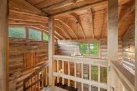 Treetop Retreat Hotel di Jackson Township