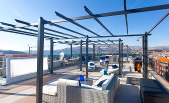 Oceanview Deluxe Penthouse Apartment with 89m2 Living Space & 90m2 Roof Terrace