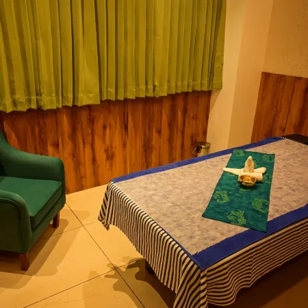 Emerald Clarks Inn Suites