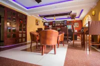 Hillcourt Resort and Spa - bar