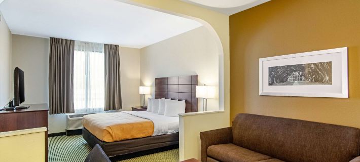 Quality Inn & Suites Near Tanger Outlet Mall Hotels in Ascension Parish