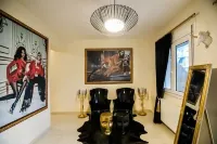 Deluxe Apartments - Free Parking Hotels in 