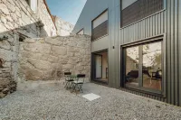 Courtyard Oporto Design Apartment K with Terrace Hotels in Campanha