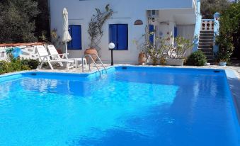 Holiday Apartment with Sea View and Mountains View