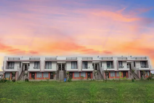 Leena Resort Hotels in Narmada
