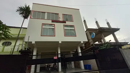 Shivam Guest House Near Gnrc and down Town Hospital Отели в г. Городской округ Камруп