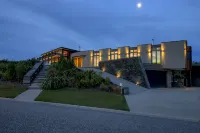 Mt Gold Retreat - Tennis Court - Hot Tub - Gym