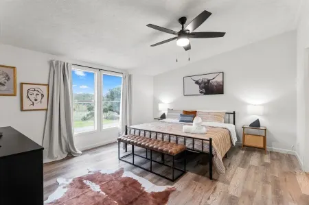 Starlight Horizon G - the Distillery Отели рядом с достопримечательностью «Cranes Mill Marina»