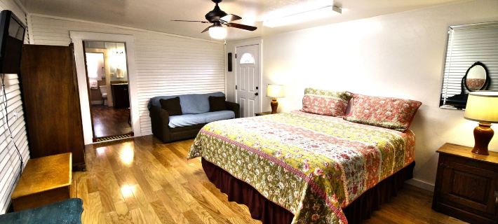 Peach Tree Inn & Suites Hotels in Gillespie County