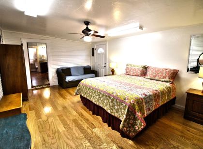 Peach Tree Inn & Suites