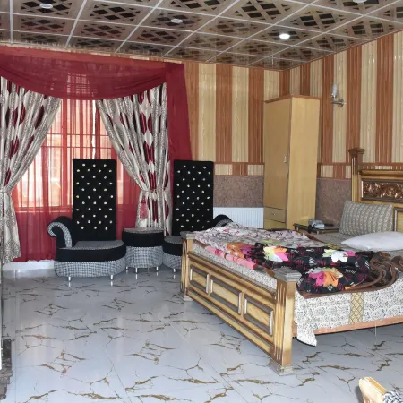 Al-Qamar Hotel Murree