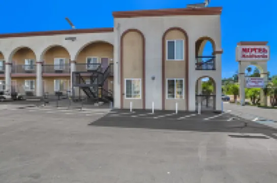 โมเทล เมดิเตอเรเนียน เอสกอนดีโด