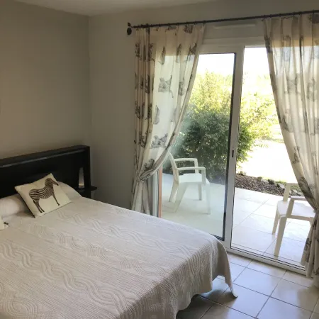 Chambres d'Hôtes la Coloniale Отели в г. Варец