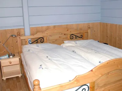 Holiday Home in Isfjorden Hotels near Litlefjellet