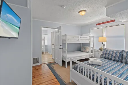 Super Easy Beach Access!! Private Pool! Dog Friendly with Fenced Yard!