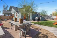 Stylish "NEW" Home- Hot Tub - Near Downtown, Phx Airport, and ASU