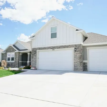 Spacious Basement Apartment with separate entrance