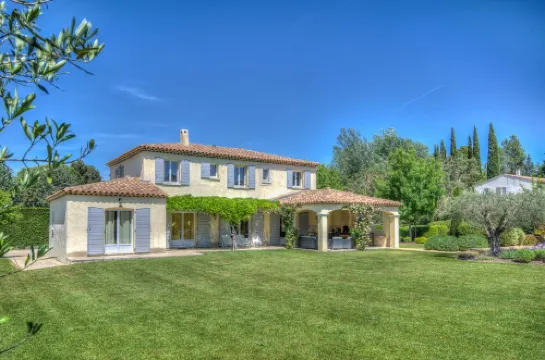 Splendid Provencal Villa with Air-Conditoning, Heated Pool and Outside kitchen