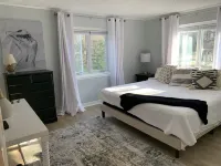 Enchanting Garden home,  Cozy yet spacious. Hotels in Springfield Township