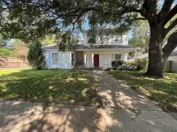 Cozy Home in Arlington Heights Close to TCU and Dickeys Arena