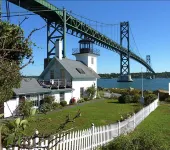 Iconic Bristol Ferry Lighthouse Hotels near Roger Williams University