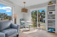 Chic Coastal Sanctuary - Free Bikes, Wifi, Beach Access Hotels in Sanibel