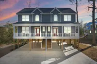 Shared Swimming Pool and Spacious Deck - Tranquil Coastal Retreat Springmaid Beach campground 주변 호텔