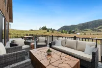 Gourmet Kitchen and Stunning Outdoor Deck - Elegant Luxury Retreat