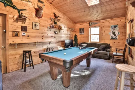 Lake Front with Fire Pit and Kayaks - Tranquil Luxurious Hideaway