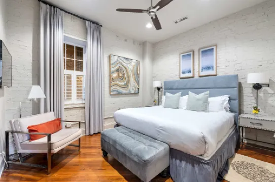 Perfect Location - King Street Condo!