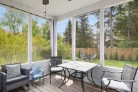 Uber-Stylish Home w/Private Beach Access+Fire Pit