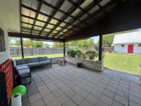 Charming 4-bedroom house with AC, WiFi in enchanting Castroville Hotels in Medina County