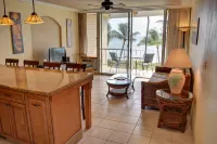 Top Floor, Oceanfront, Steps to Beach! Hotels in Kihei