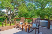 Private Hot Tub, Large Pool, and Fire Pit - Tranquil Retreat