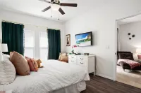Western Balcony with Dazzling Sunsets - Cozy Island Haven Hotels in Marco Island
