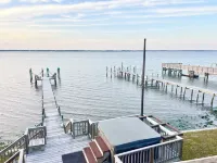 Sandy Beaches-Soundfront/Hot tub/Boatlift/Pets ok