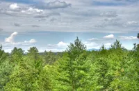 Cozy Cabin with Fire Pit and Screened Porch - Charming Mountain Retreat Hotels in Mineral Bluff