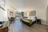 Sauna, Balcony and Scenic Lake Access - Cozy Retreat Hotels in Truckee