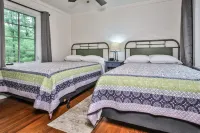 Cozy Fireplace and Full Kitchen - Charming Cottage Escape Hotel a Washington