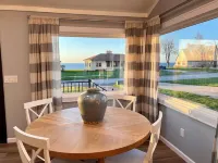 NEW Lakeside Cottage- Lake view and beach nearby!